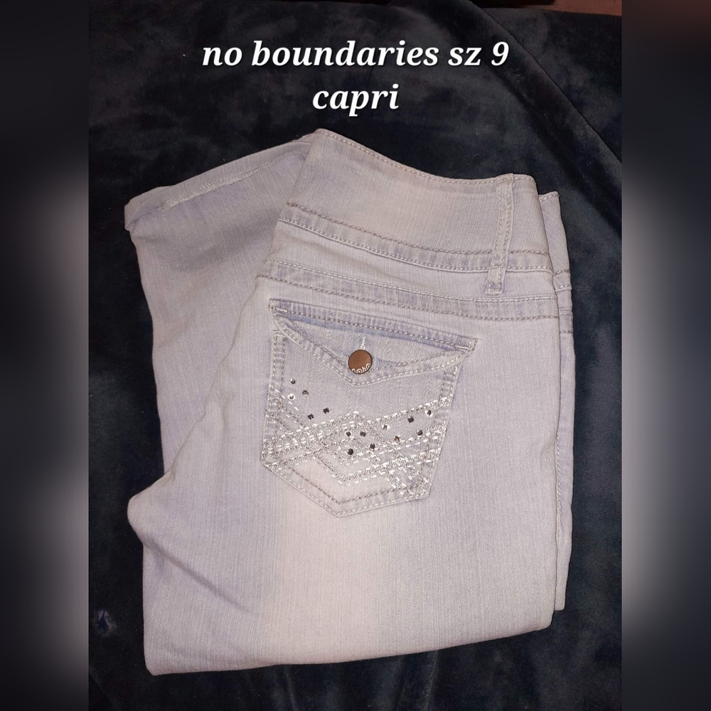 No boundaries capri sz 9
